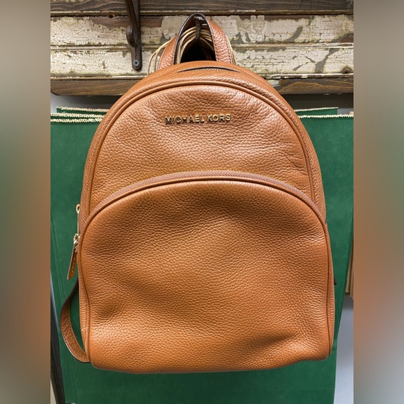 Michael Kors Abbey pebbled leather backpack gold accents NWT - Picture 1 of 10
